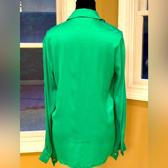 Striking shiny green viscose shirt top shirt blouse Dubai Mall brand. Size XS - Picture 10 of 13